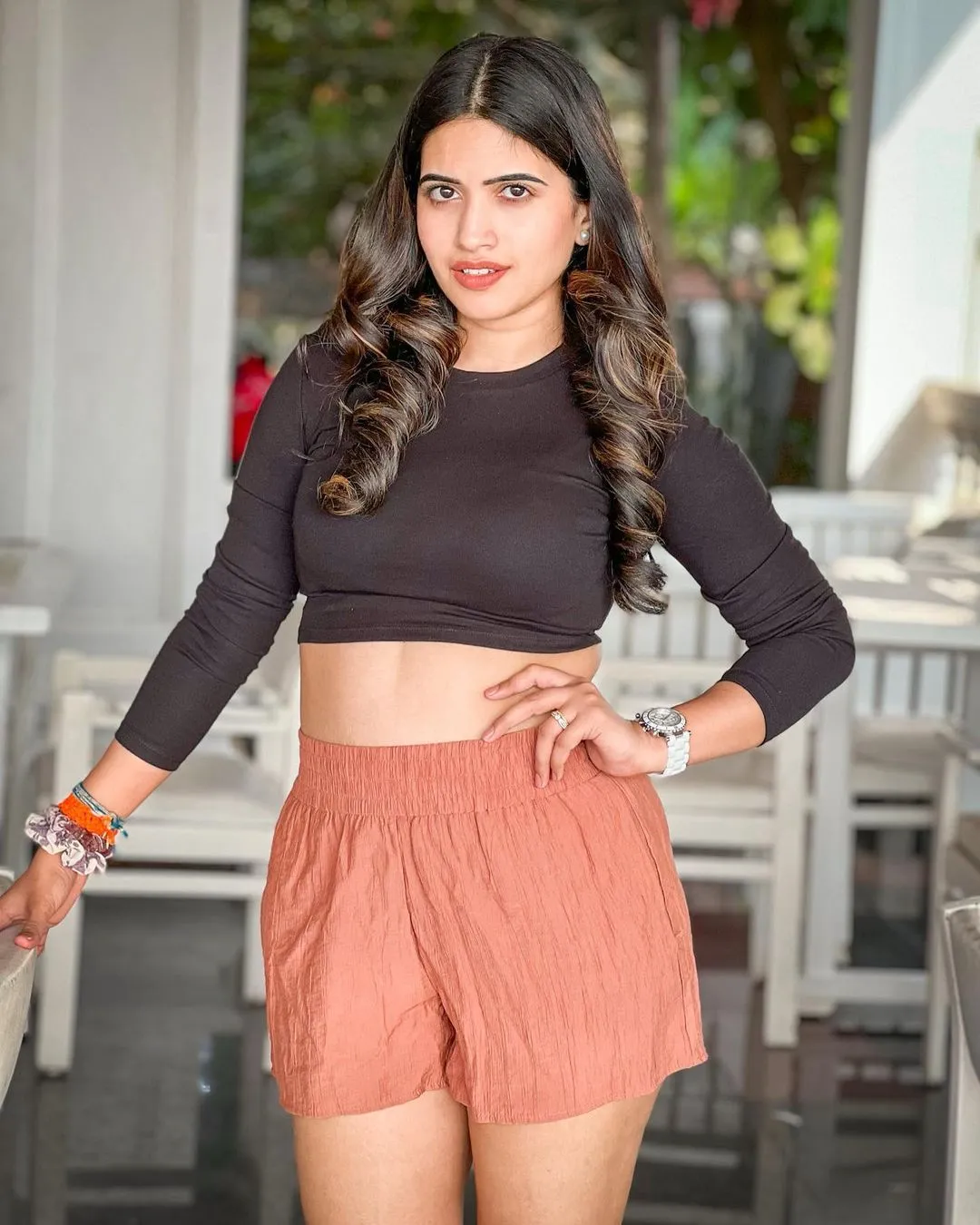 SRAVANTHI CHOKARAPU LONG LEGS SHOW IN MINI PIK SHORT 3